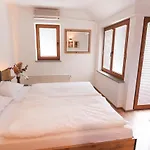 Katrca Bezigrad Ljubljana