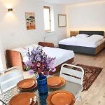 Katrca Bezigrad * Ljubljana