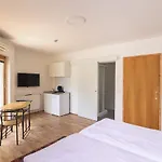 Katrca Bezigrad Apartman *