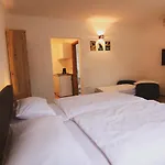 Katrca Bezigrad *