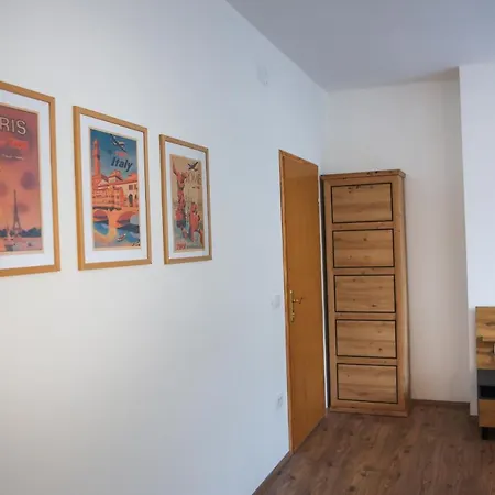 Katrca Bezigrad * Liubliana