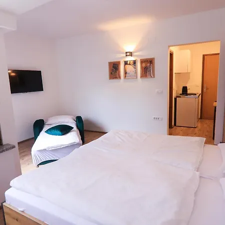 Katrca Bezigrad * Liubliana